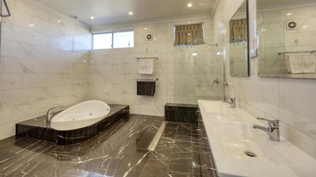 Silver Haven Motor Inn Broken Hill Buitenkant foto