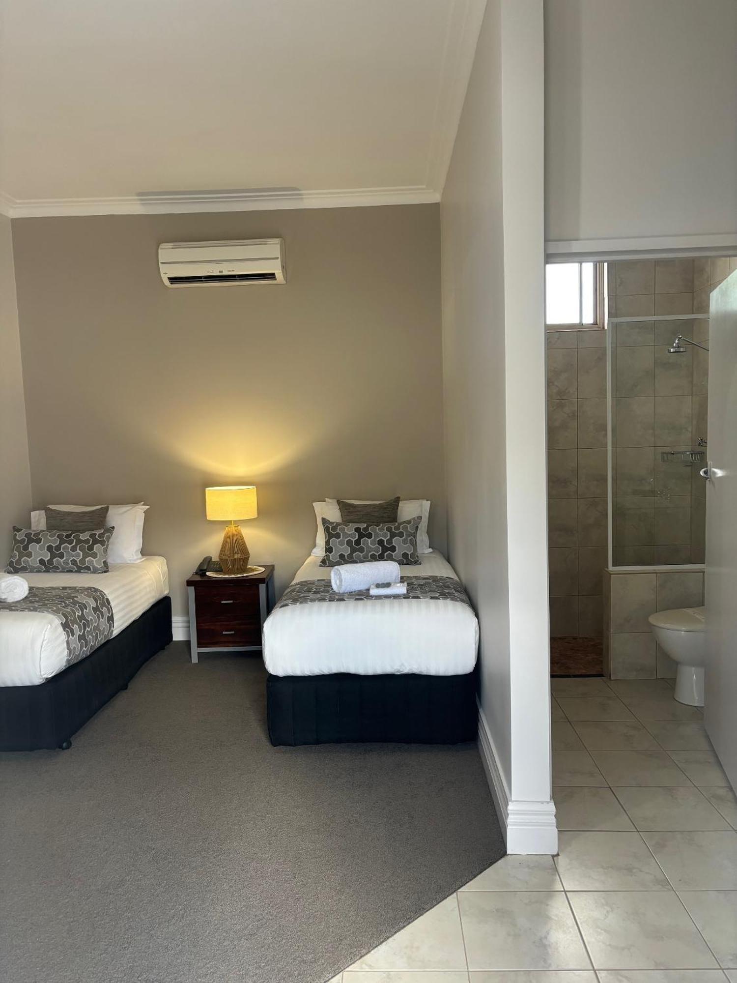 Silver Haven Motor Inn Broken Hill Buitenkant foto