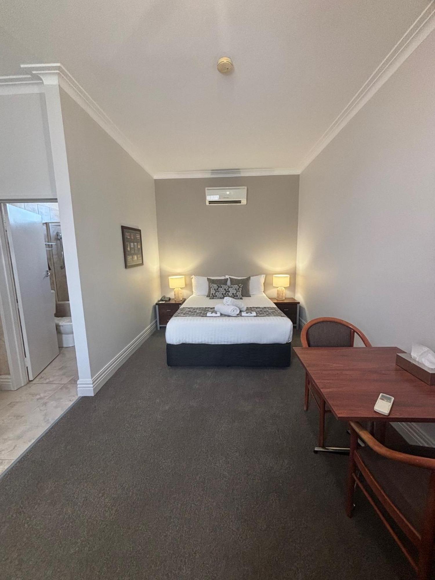 Silver Haven Motor Inn Broken Hill Buitenkant foto
