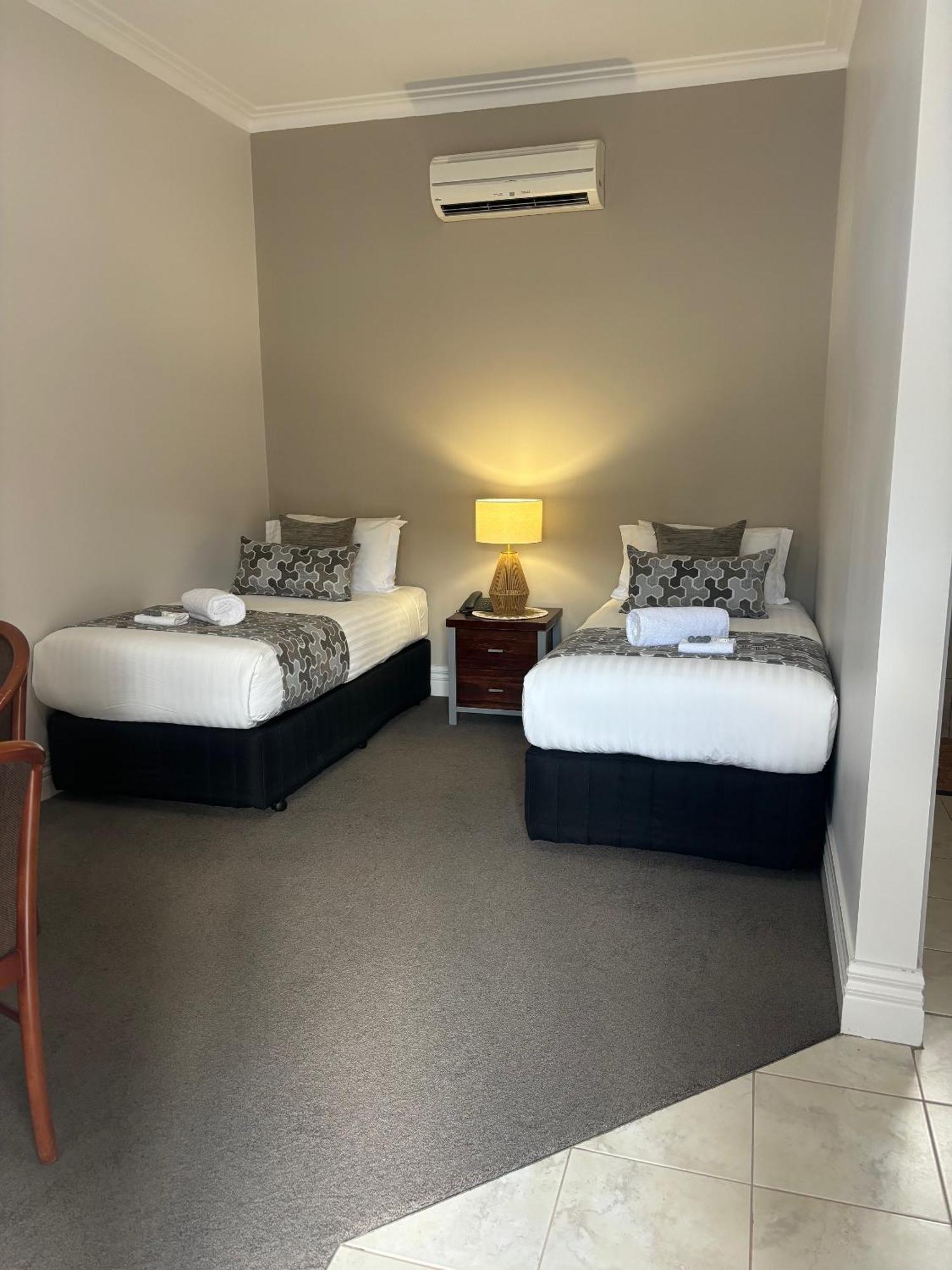 Silver Haven Motor Inn Broken Hill Buitenkant foto