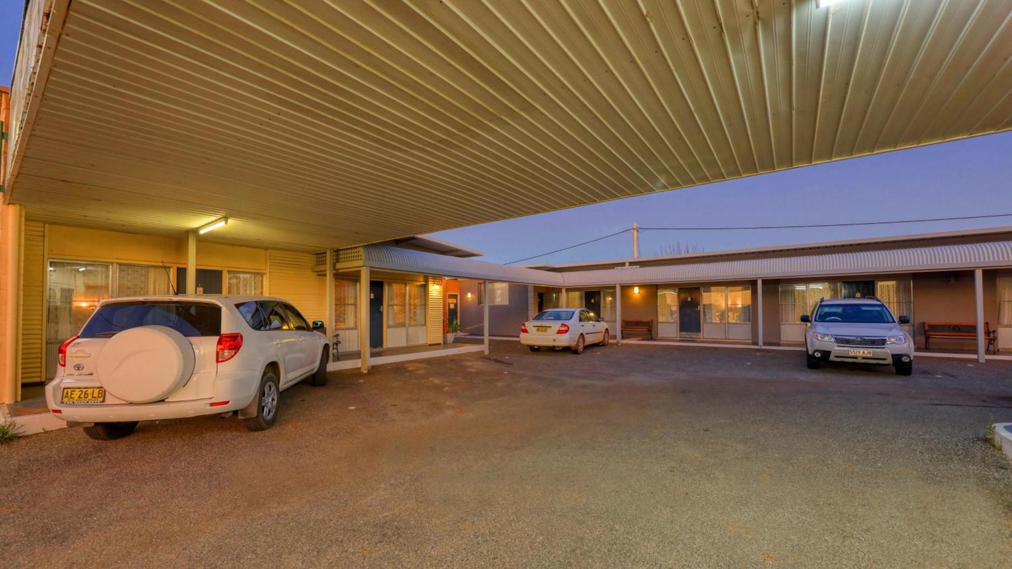 Silver Haven Motor Inn Broken Hill Buitenkant foto