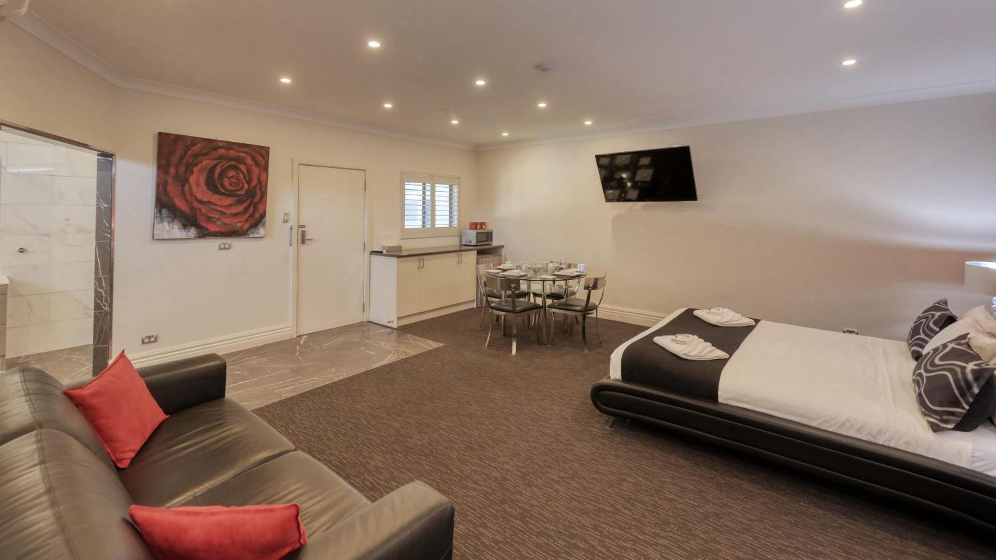 Silver Haven Motor Inn Broken Hill Buitenkant foto